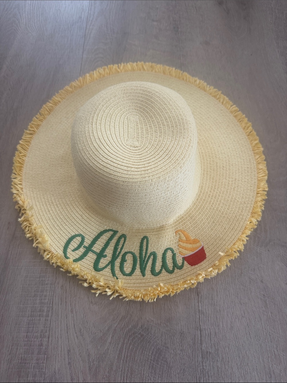 Disney Parks Exclusive "Aloha" Dole Whip Fringed Straw Sun Hat. Size 59cm